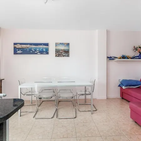 Gorgeous 2-bed Near The Beach Apartment *