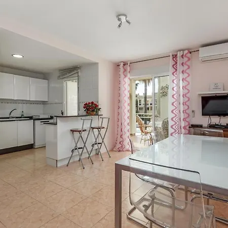 Apartment Gorgeous 2-bed Near The Beach *