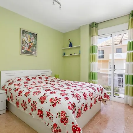 Gorgeous 2-bed Near The Beach *