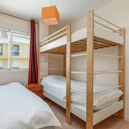 Gorgeous 2-bed Near The Beach